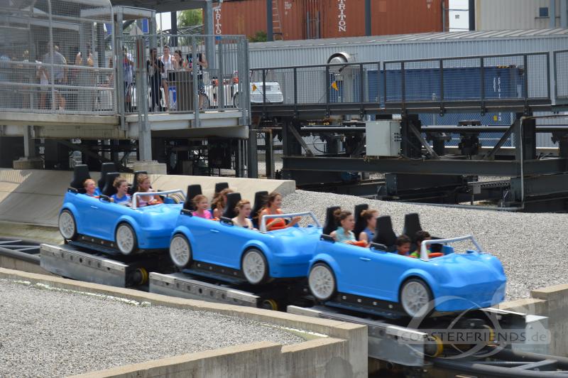 Back Lot Stunt Coaster im Park Canada's Wonderland Impressionen