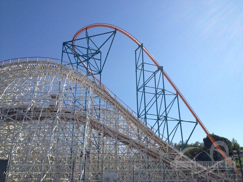 Colossus (Black) im Park Six Flags Magic Mountain Impressionen