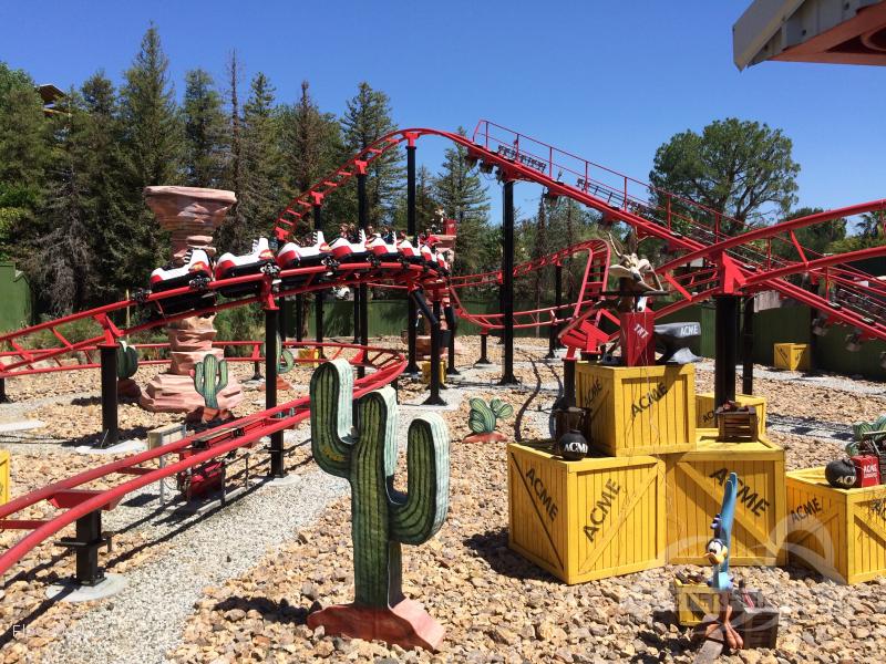 Road Runner Express im Park Six Flags Magic Mountain Impressionen