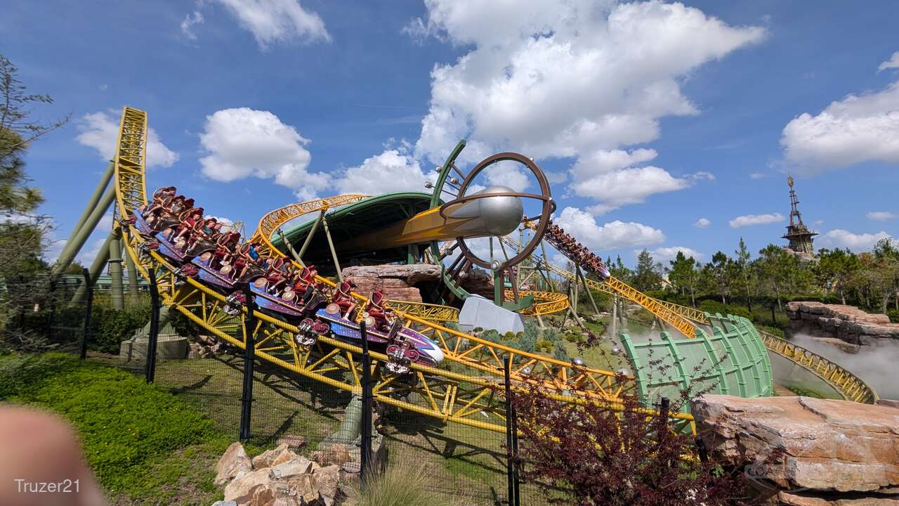Stardust Racers (Pulsar/Green/Right) im Park Universal Epic Universe Impressionen