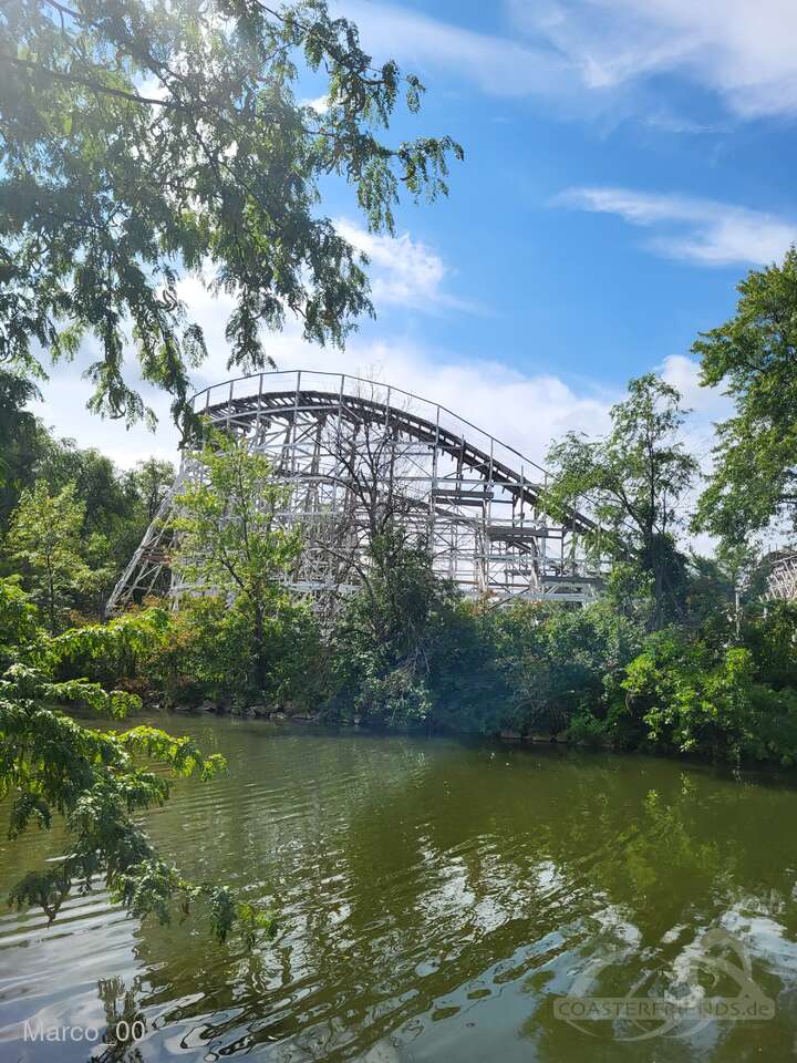 Tornado im Park Adventureland Impressionen