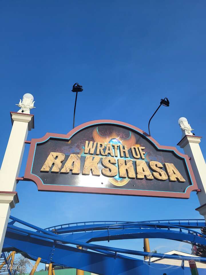 Wrath of Rakshasa im Park Six Flags Great America Impressionen