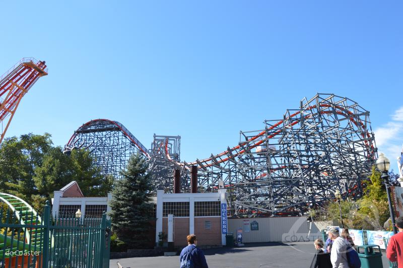 Wicked Cyclone im Park Six Flags New England Impressionen