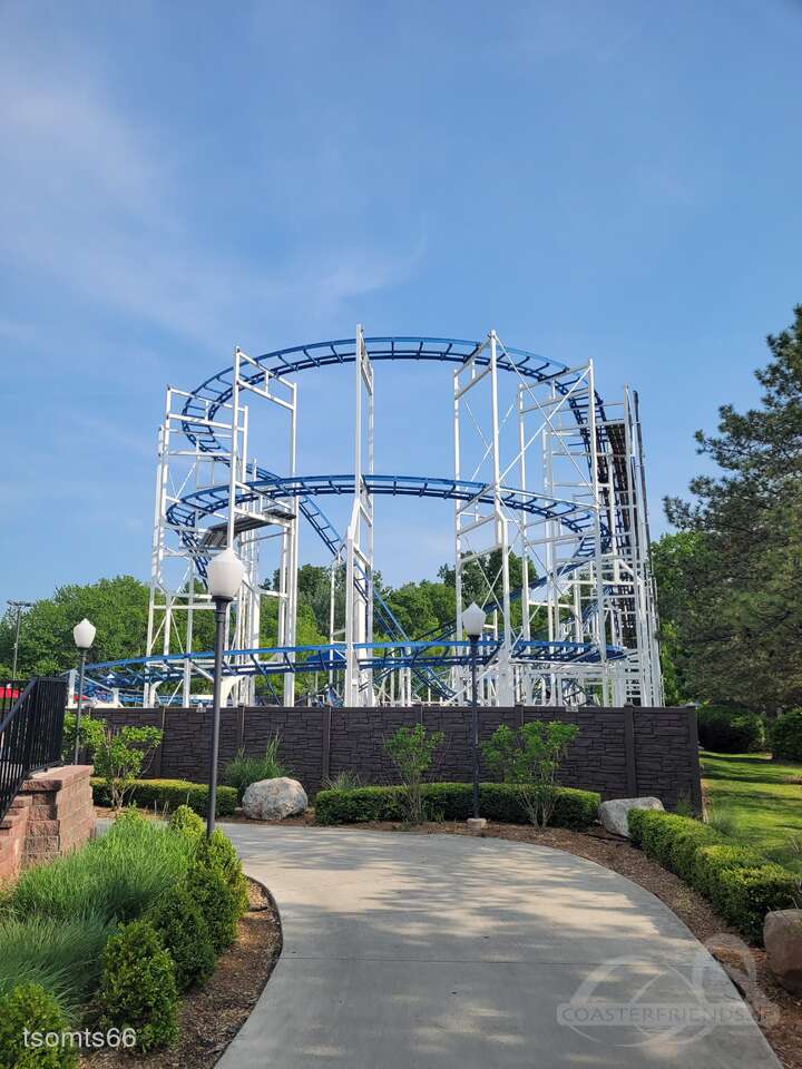 Loop Roller Coaster im Park CJ Barrymore's Family Entertainment Center Impressionen