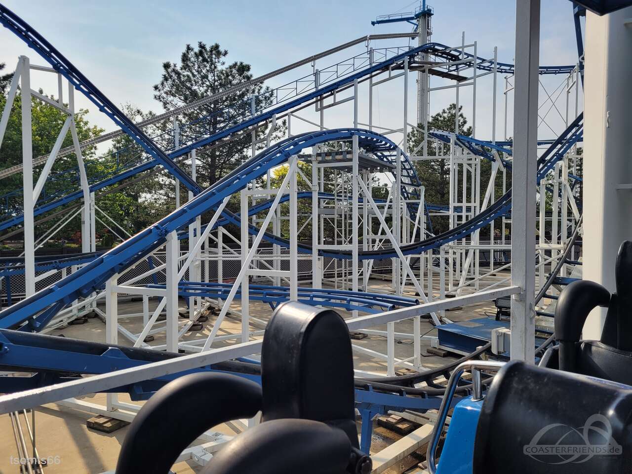 Loop Roller Coaster im Park CJ Barrymore's Family Entertainment Center Impressionen