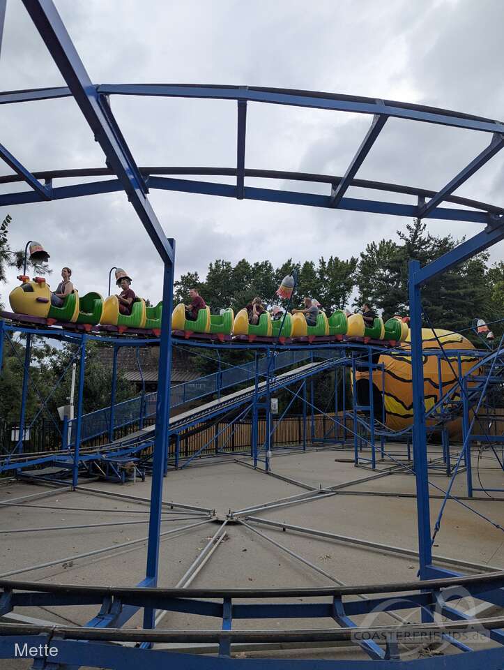 Cosmic Coaster im Park Worlds of Fun Impressionen