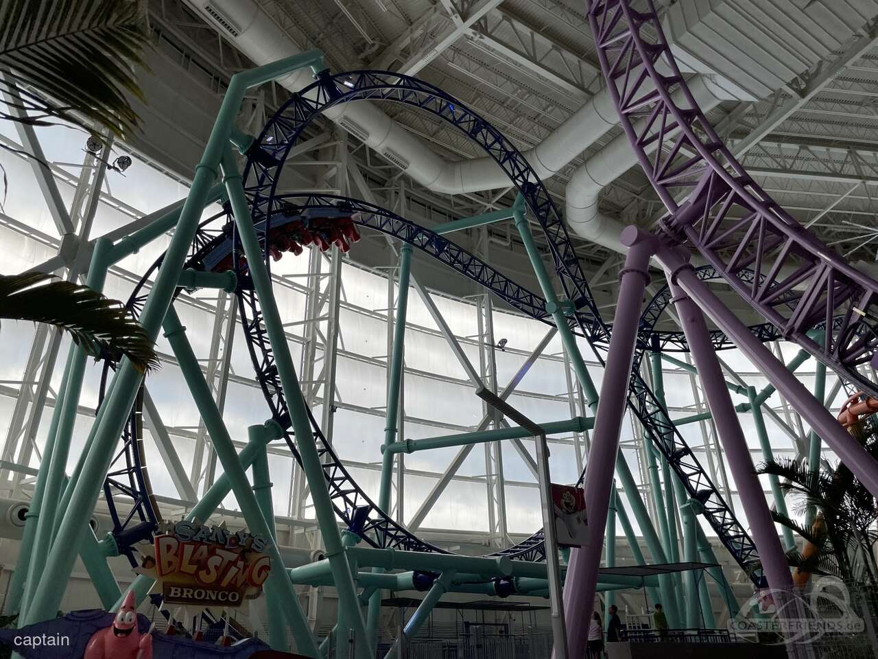 Sandy’s Blasting Bronco im Park Nickelodeon Universe Theme Park Impressionen