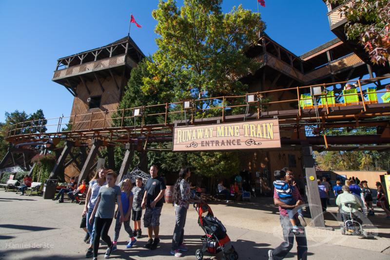 Runaway Mine Train im Park Six Flags Great Adventure Impressionen