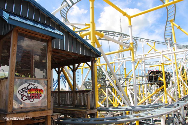 Moto Coaster im Park Six Flags Darien Lake Impressionen