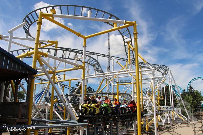 Moto Coaster im Park Six Flags Darien Lake Impressionen