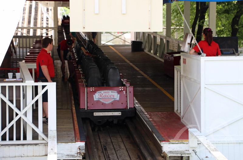 Racer (Left side) im Park Kings Island Impressionen