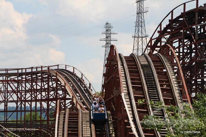 Racer (right side) im Park Kennywood Impressionen