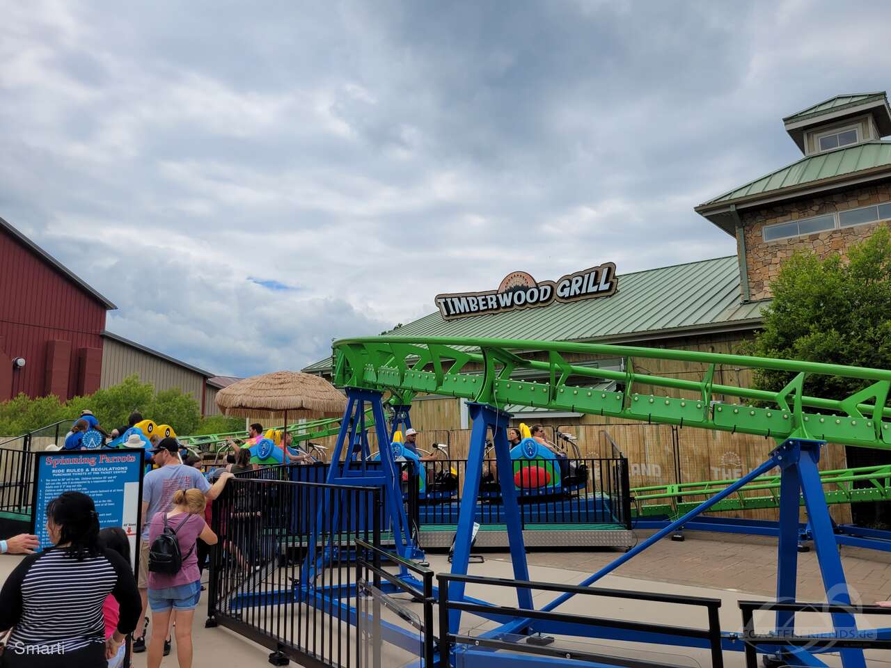 Spinning Parrot im Park Island in Pigeon Forge Impressionen