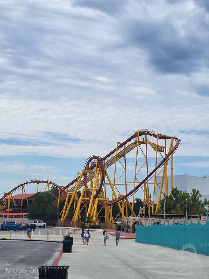 Chupacabra im Park Six Flags Fiesta Texas Impressionen
