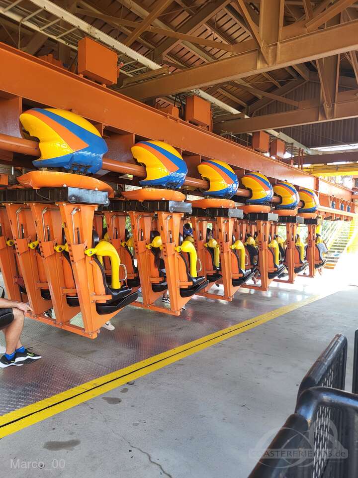 Chupacabra im Park Six Flags Fiesta Texas Impressionen