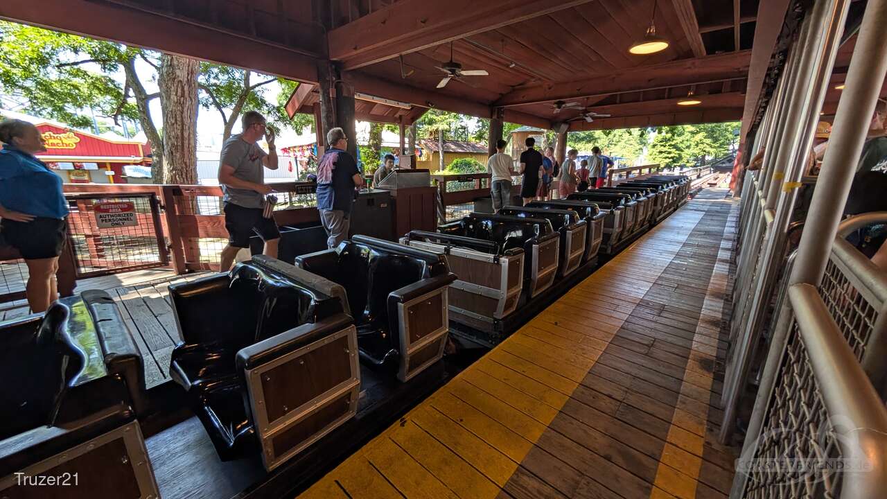 Runaway Mine Train im Park Six Flags Over Texas Impressionen