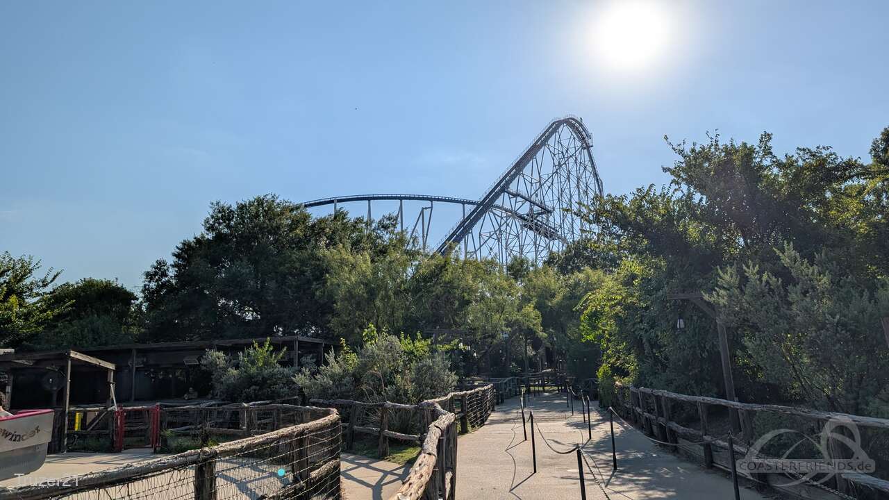 Titan im Park Six Flags Over Texas Impressionen