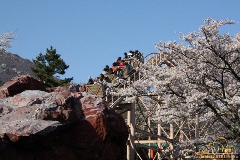 Asien Asien - https://coasterfriends.de/joomla//images/pcp_parkdetails/asien/o1471_kijima_kogen/content2.jpg