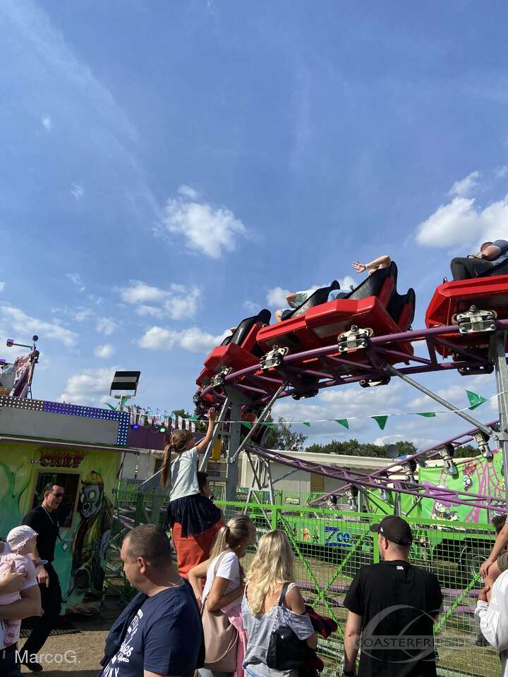 Z Coaster im Parkcheckpoint für Freizeitparks und Achterbahnen