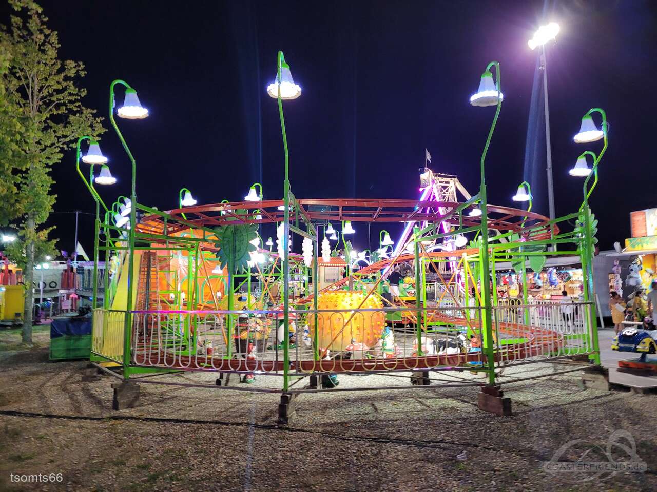 Super Brucomela im Parkcheckpoint für Freizeitparks und Achterbahnen