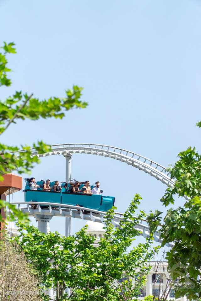 Typhoon Coaster im Parkcheckpoint für Freizeitparks und Achterbahnen