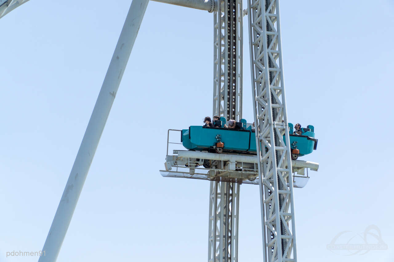 Typhoon Coaster im Parkcheckpoint für Freizeitparks und Achterbahnen