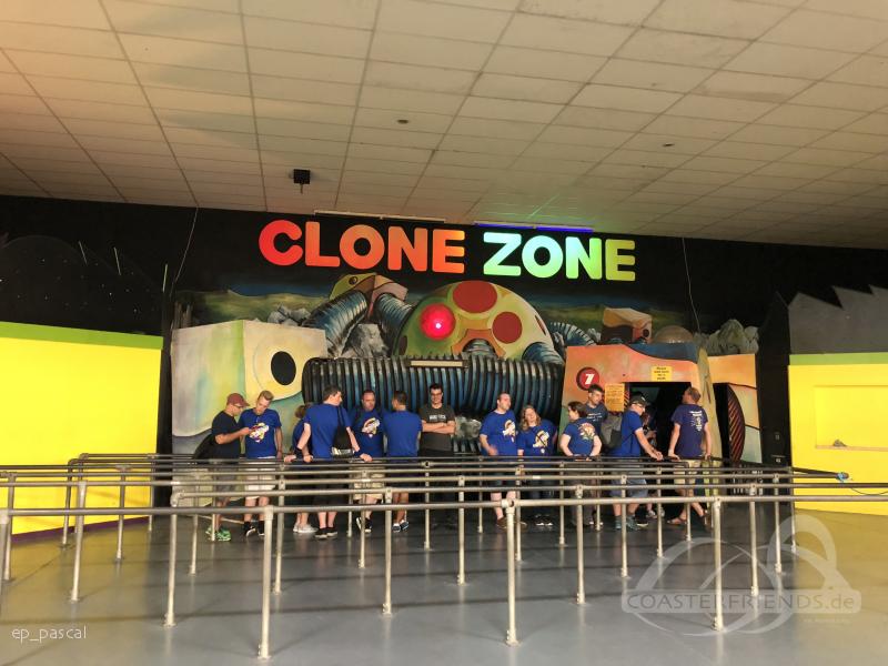 Clone Zone im Parkcheckpoint für Freizeitparks und Achterbahnen