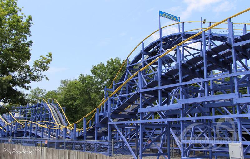 Woodstock Express im Parkcheckpoint für Freizeitparks und Achterbahnen