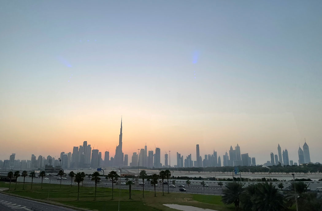 Skyline von Dubai im Sonnenuntergang 